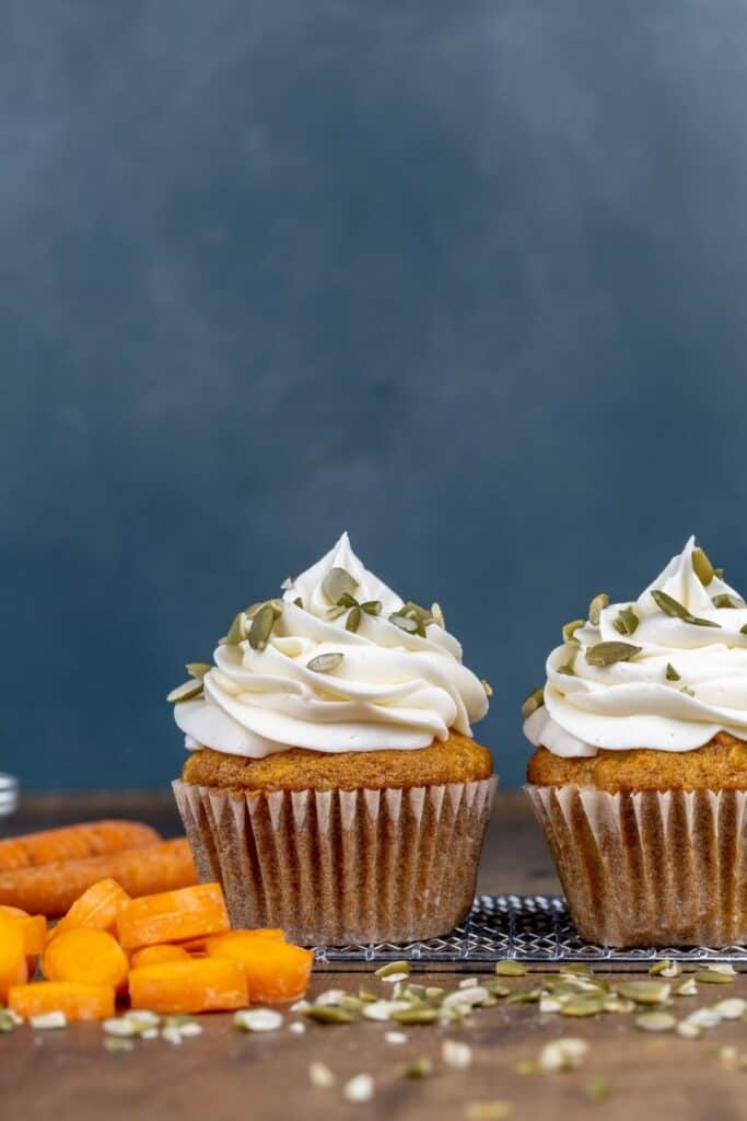 carrot cake cupcakes with carrots 